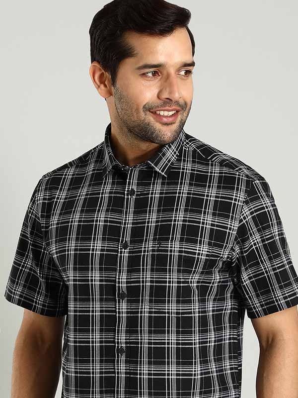 Indian Terrain Men's Regular Fit Half Sleeve Checkered Black Shirt